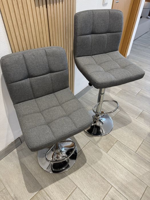 2 cadeiras de bar cinzentas