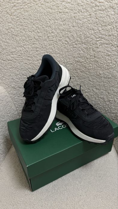 Жіночі кросівки Lacoste