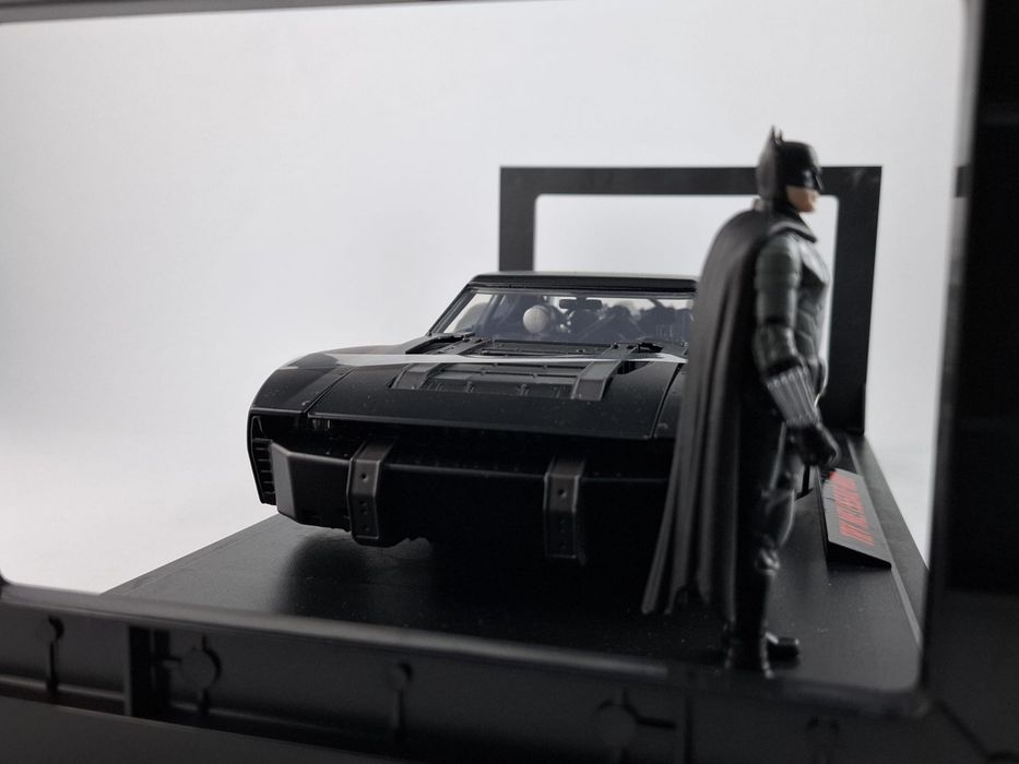 Jada BATMOBILE z figurką Batmana  1:18