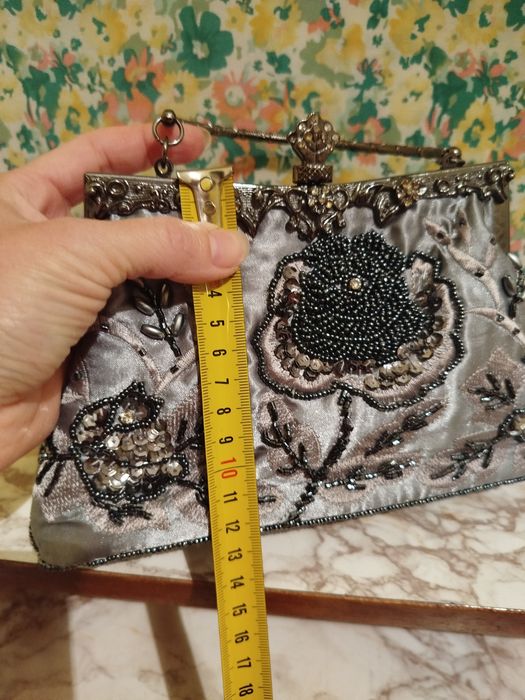 Жіноча вінтажна сумочка вишита бісером