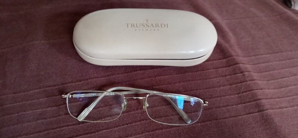 Sprzedam etui i oprawki Trussardi