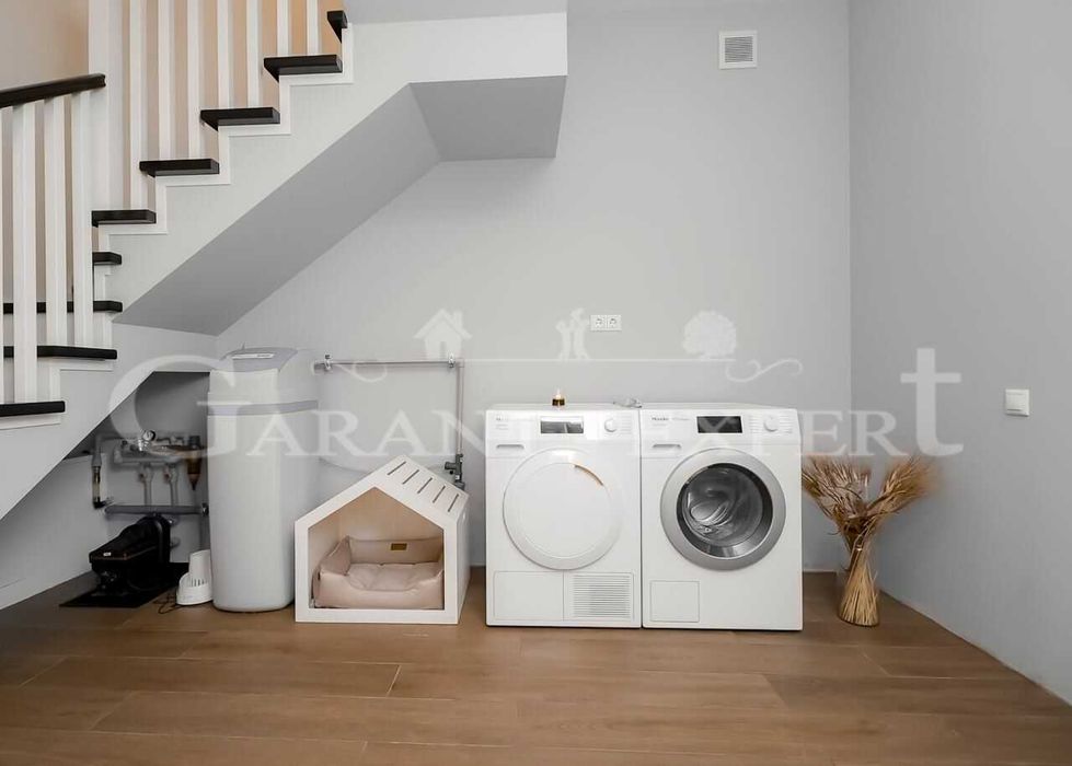 Стильний таун 150 м кв З РЕМОНТОМ В КМ.ЗРУЧНИЙ виїзд у Київ