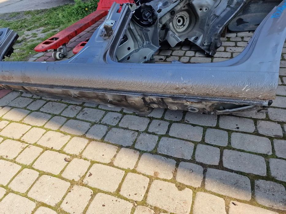 próg słupek  lewy touran ii 2010-2015r
