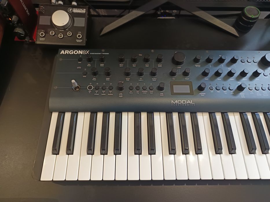 Roland VR-09 + Modal Argon 8X