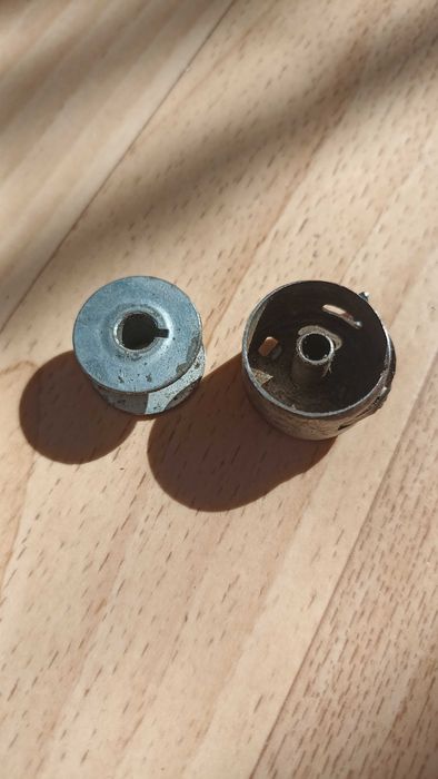 Шпульний ковпачок зі шпулькой