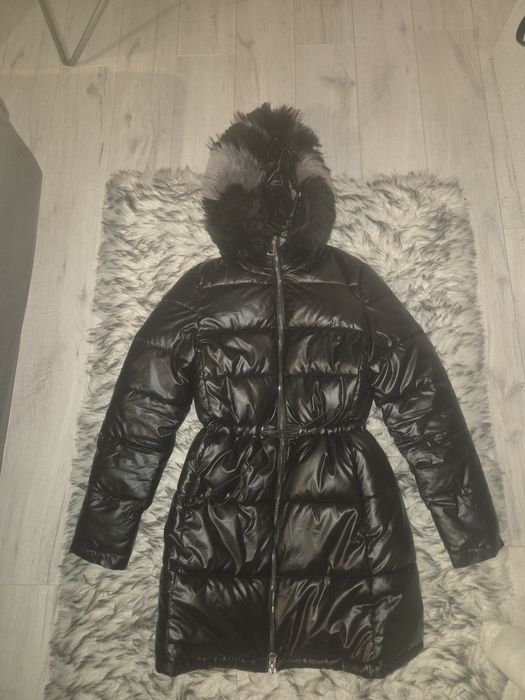 Czarna kurtka płaszczyk rozmiar M w bardzo dobrym stanie błyszcząca