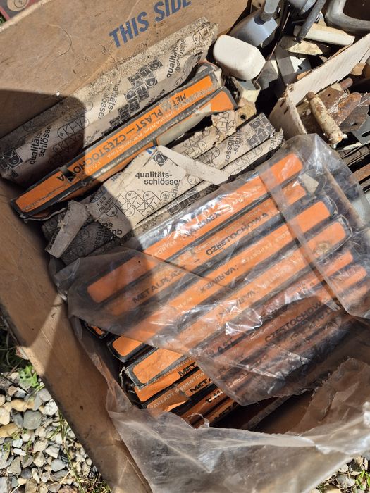 Zamki wpuszczane Metalplast Częstochowa PRL – LEŻAKI MAGAZYNOWE (Karton)