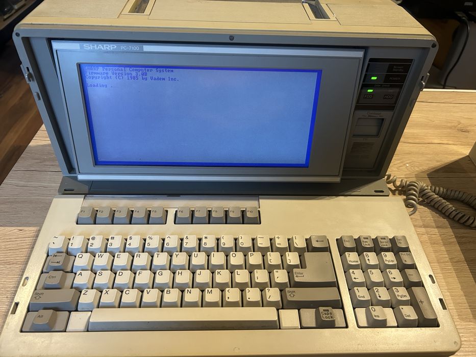 komputer kolekcjonerski Sharp PC 7100
