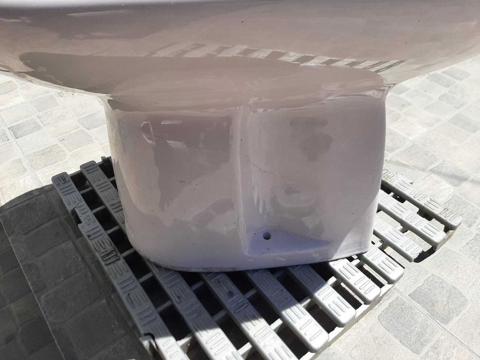 Bidé rosa "Valadares" e bidé rosa sem marca