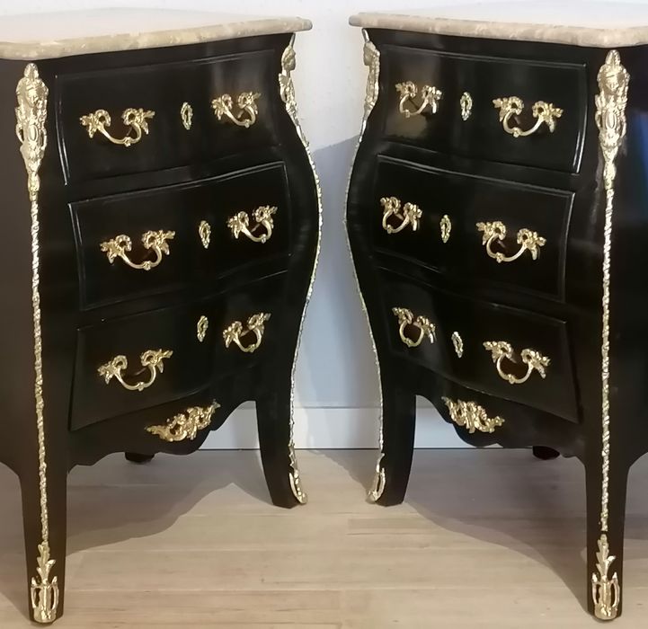 Par de cómodas "Bombée" (ou mesas de apoio mesinhas cabeceira) Luís XV