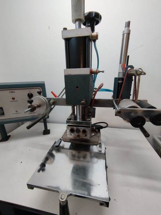 Máquina de gravar a quente