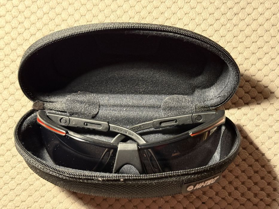 Sportowe okulary przeciwsłoneczne + etui Hi-Tec