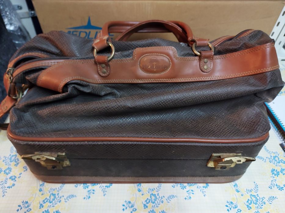Mala modarte vintage em bom estado