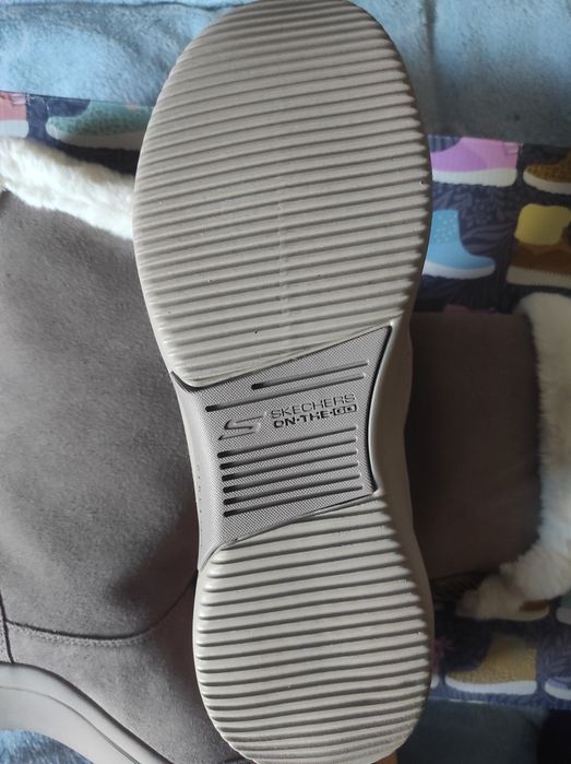 Нові чоботи Skechers натуральний замш On The Go Midtown