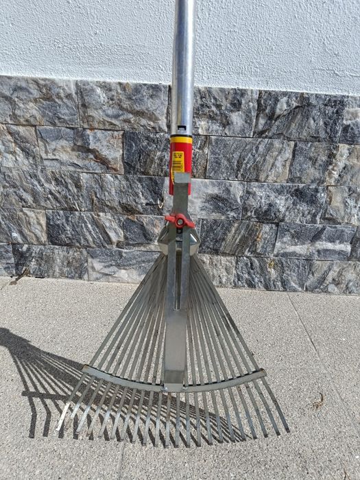Vassoura Regulável Jardim Outils Wolf (Inclui cabo)