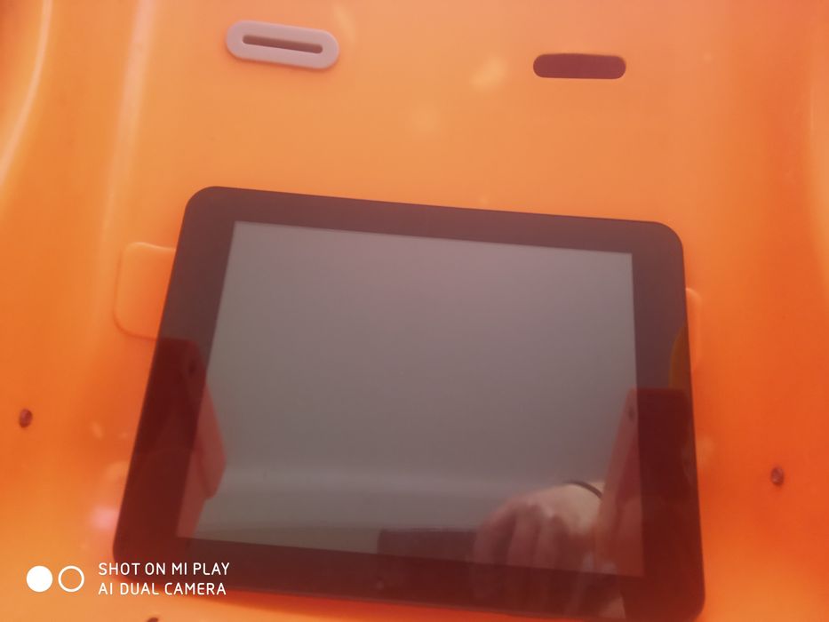 Продам планшет, требует перепрошивки.