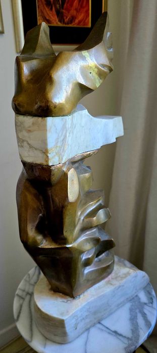 Nike -rzeźba: brąz, marmur. 55cm. -Bogdan Markowski (sygnowana)