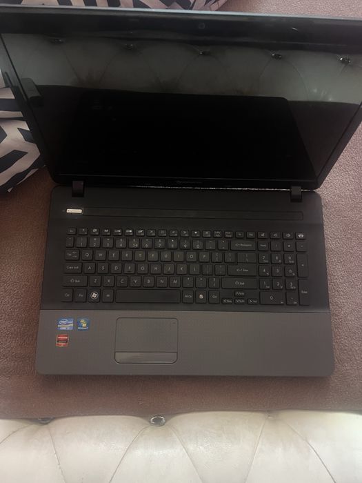 Laptop Packard bell model P7YSO