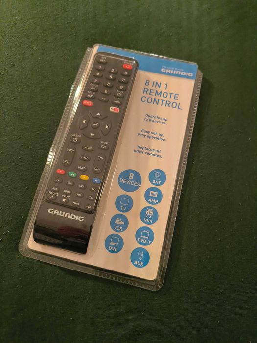 Pilot uniwersalny Grundig 8 w 1 + baterie