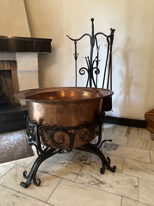 Zestaw do kominka z pojemnikiem na drewno