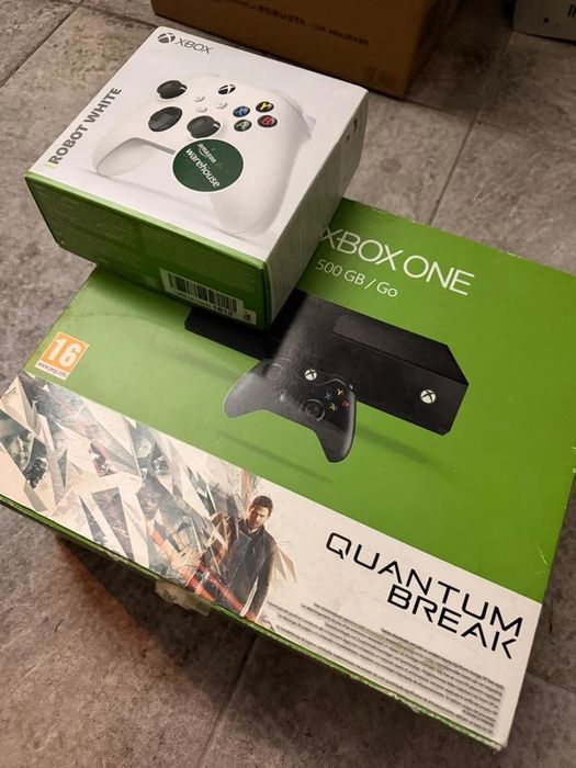 Xbox One 500GB com Quantum Break e 2 Comandos