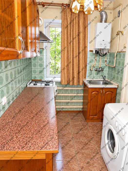 Продам частину будинку м. Вишневе вул. Молодіжна, заг. 51,20 м², є гараж та літня кухня