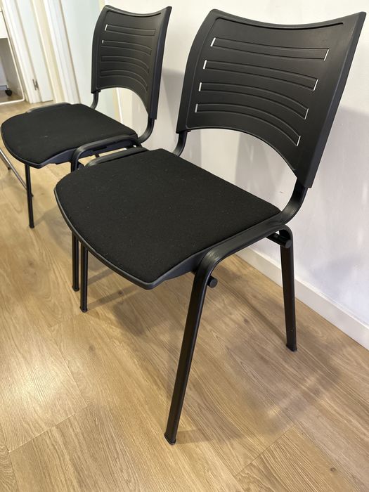 2 cadeiras de escritório pretas