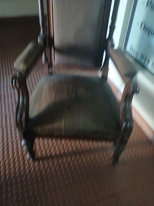 2 cadeiroes antigos para restauro