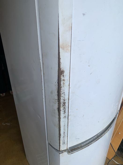 Холодильник Indesit , терміново