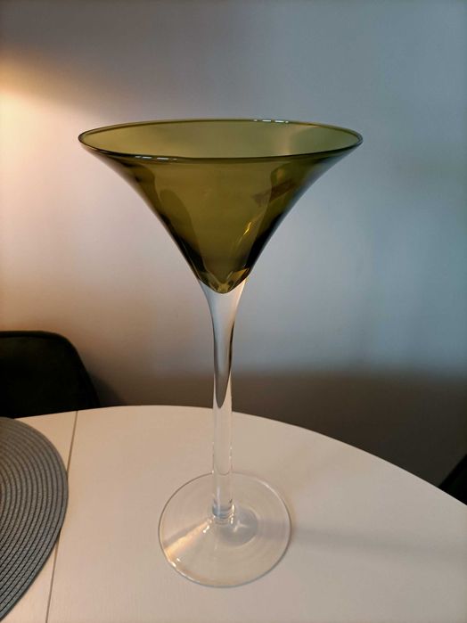 Swiecznik - wzon w oliwkowym kolorze