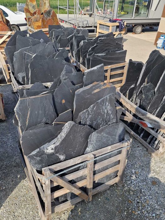 Czarny łupek kamień naturalny duże nieregularne płyty kamienne