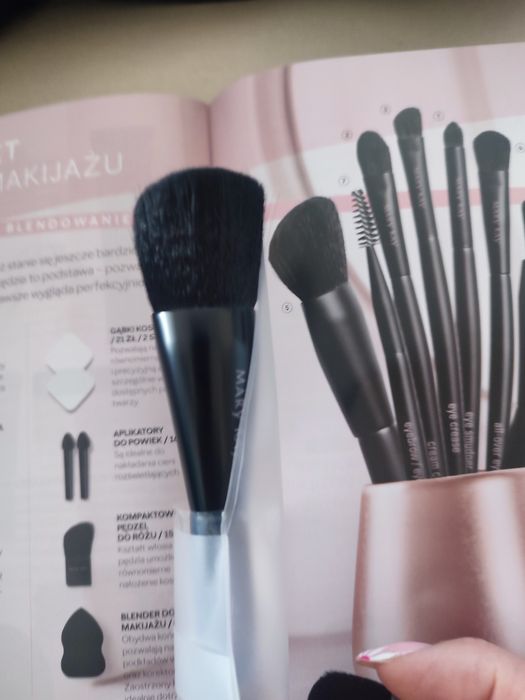 Nowy pędzel do różu Mary Kay