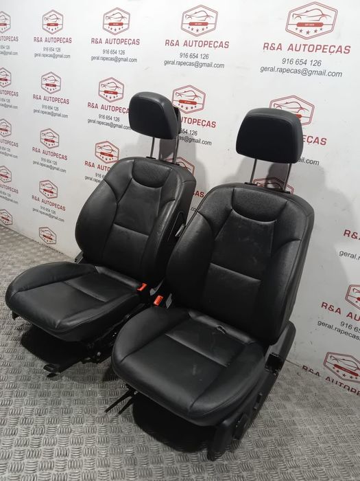 Bancos Frente Frontal Mercedes Class C W204 Imaculados em Pele