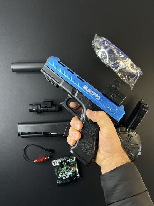 Пістолет Glock 17 з лазером, прицілом та 3 магазинами різної ємності