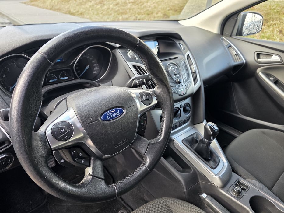Ford focus mk3 1.6 125km LPG sam parkuje tempomat Grzana szyba