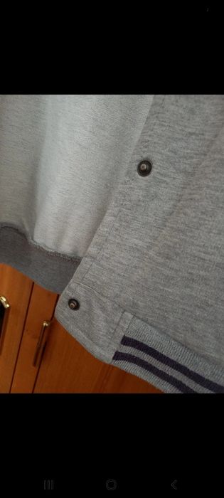 casaco cinzento criança