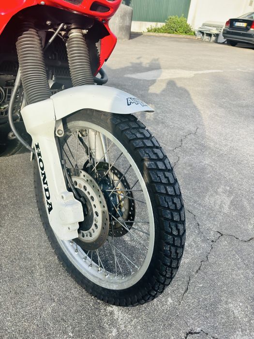 Honda Africa Twin XRV 750 + Mala Givi