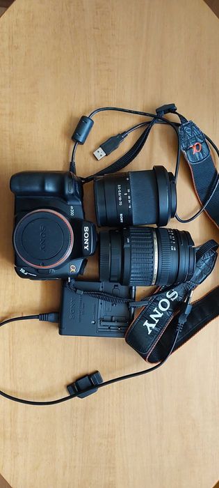 Aparat Sony alfa 200 z obiektywami