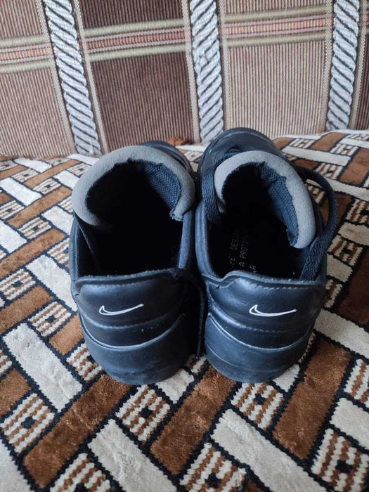 Кросівки NIKE р42,5 (кроссовки)