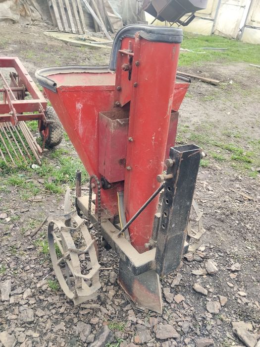 Саджалка картоплі для мотоблоку