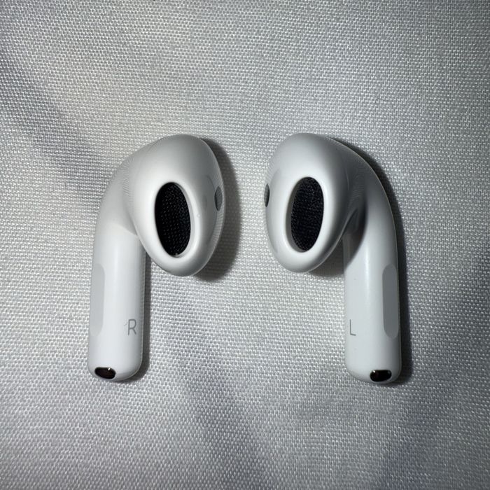 Apple AirPods 4 ANC IDEAL (etui gratis)