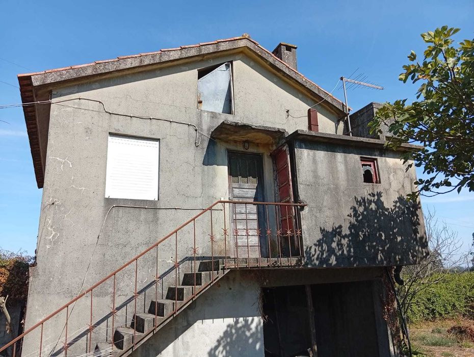 Terreno 2.808 m² com 2 construções – Beiriz