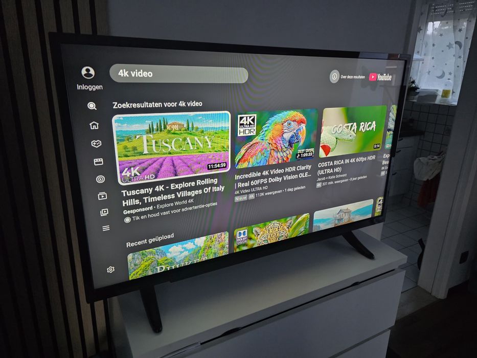 Tv 40" smart TV  YouTube i Netflix