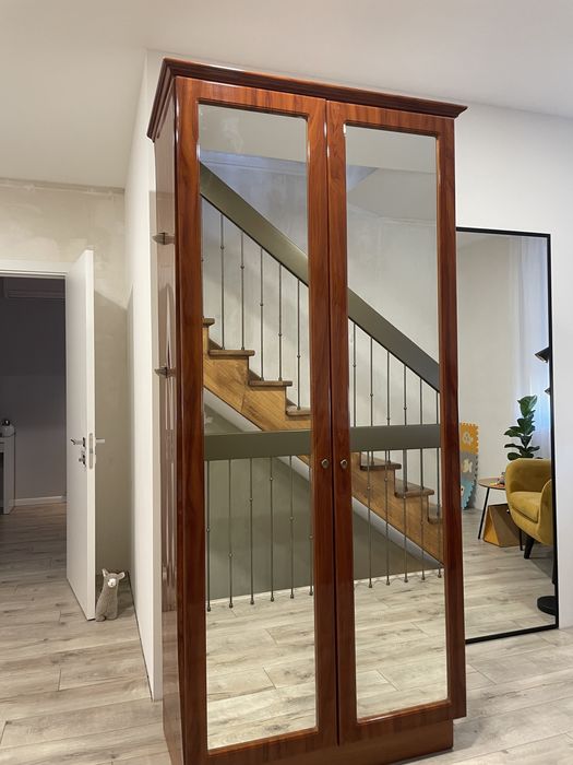 Продам дзеркальну шафу