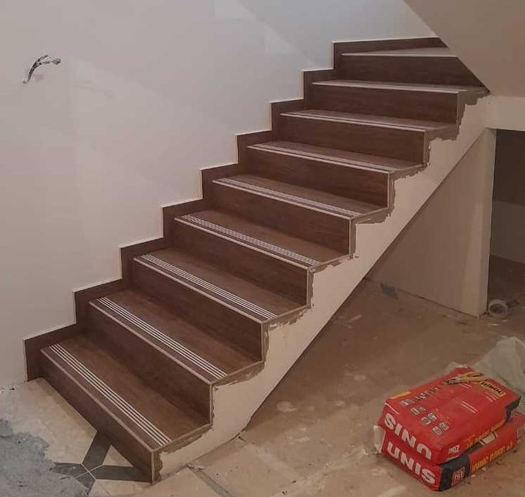 DREWNOPODOBNE płytki na schody 100x30 CIEMNY BRĄZ - podstopień + cokół