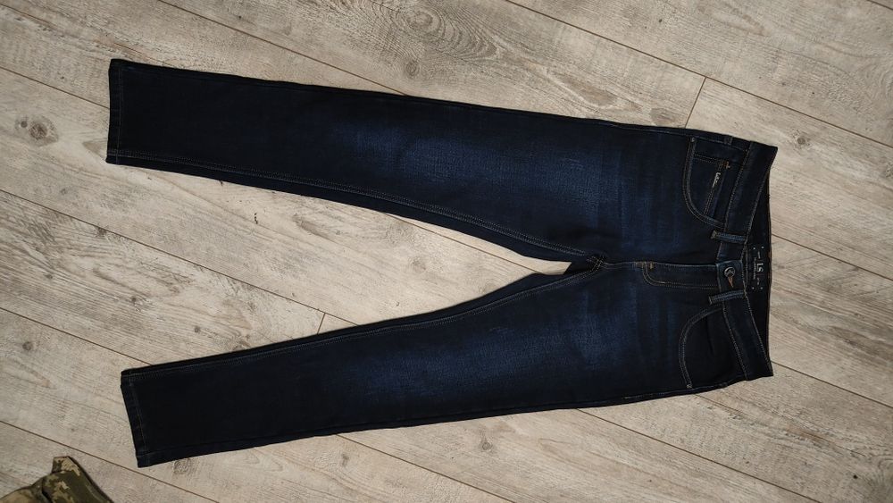 Джинси на підлітка.