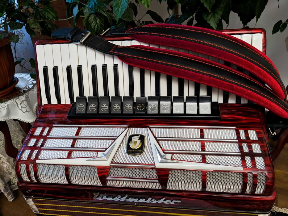 Акордеон WELTMEISTER AMIGO 4/4 у відмінному стані