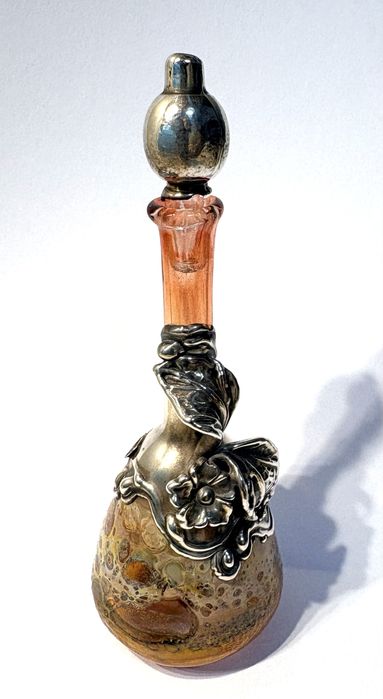 Magnífico frasco de perfume em vidro soprado com armação em prata 925