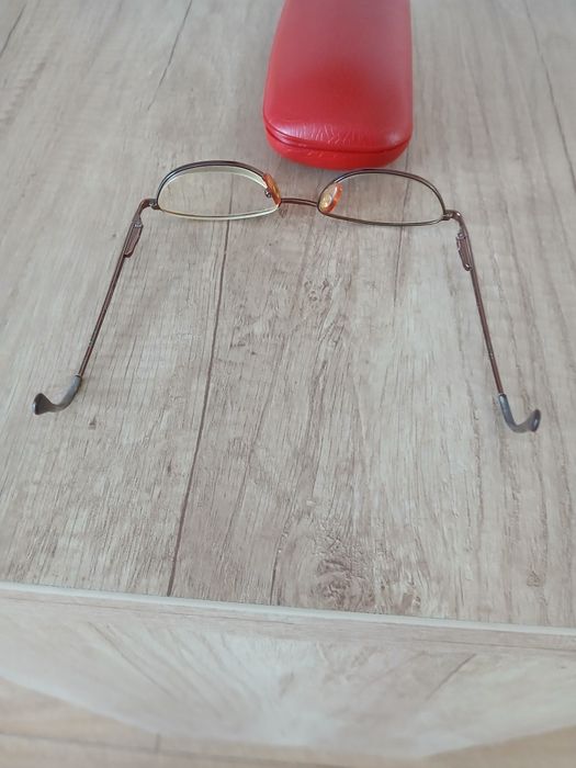 Odsprzedam oprawki do okularów lekkie