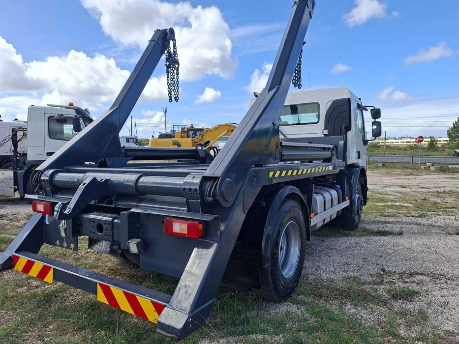 Camião VOLVO (Contentores)